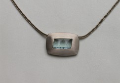 aqua-neck