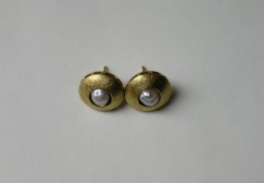 pearl-earrings
